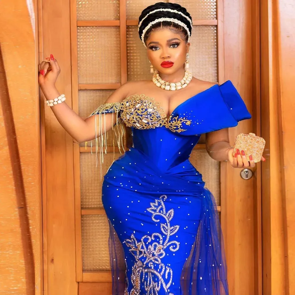 Women wear la african beauty