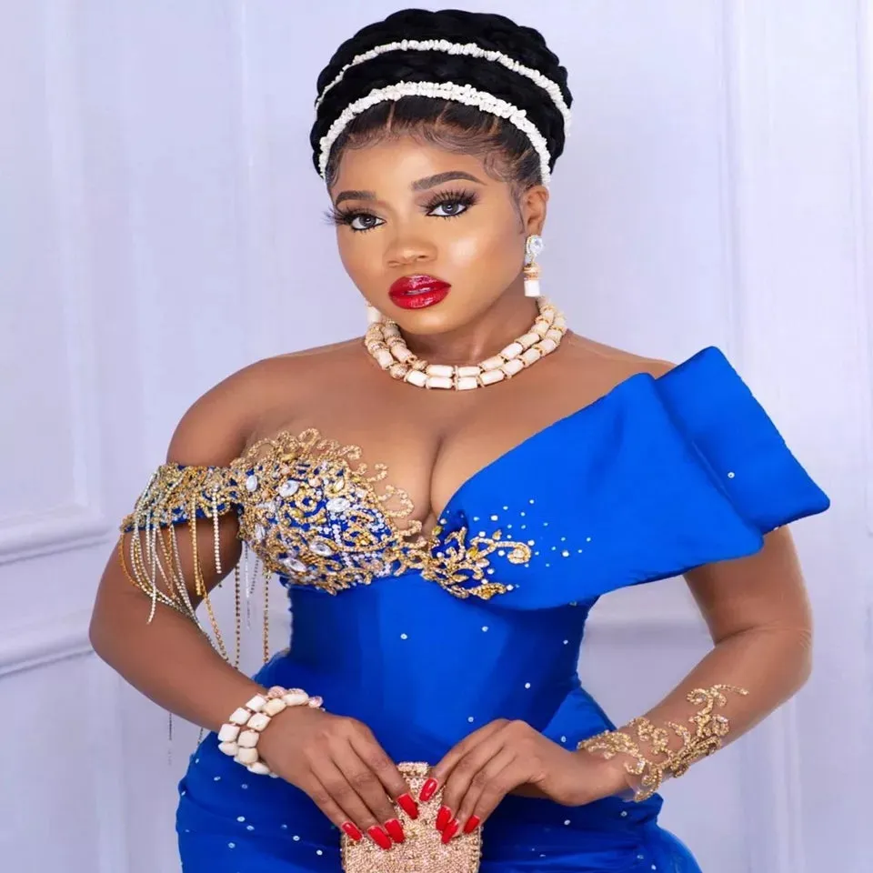 Women wear la african beauty